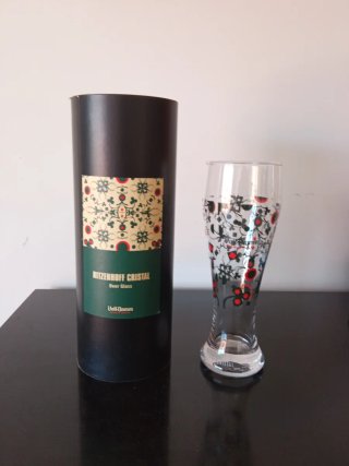 Varios vasos de cristal con diseño