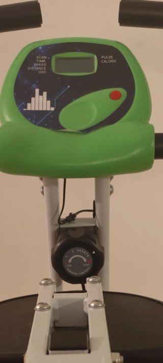 Bicicleta estática con respaldo.