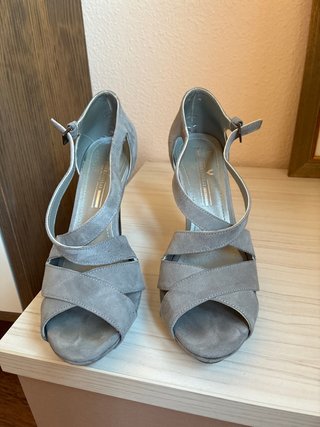 Sandalias de tacón fino grises
