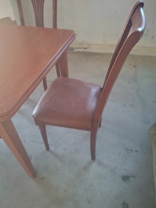 Mesa de comedor con 4 sillas