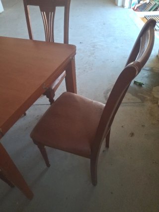 Mesa de comedor con 4 sillas