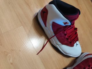 Zapatillas Jordan Rojas y Blancas