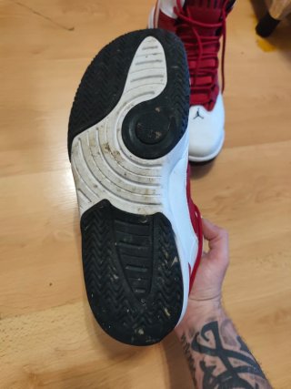 Zapatillas Jordan Rojas y Blancas