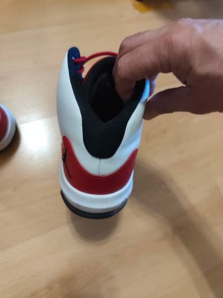Zapatillas Jordan Rojas y Blancas