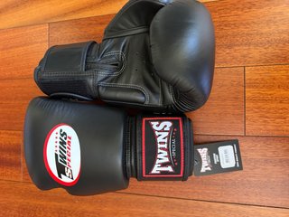 Guantes Muay Thai Twins 14 oz