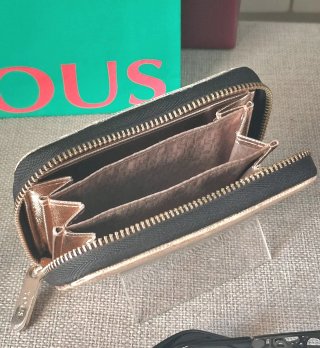 Conjunto Tous: monedero, gafas y pendientes