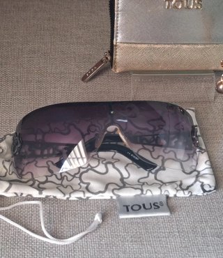 Conjunto Tous: monedero, gafas y pendientes
