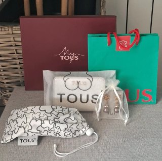Conjunto Tous: monedero, gafas y pendientes
