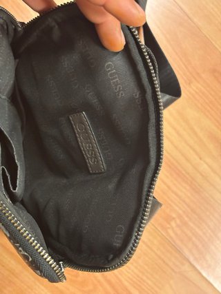 Bolso bandolera Guess monograma