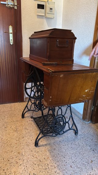 Máquina de coser Singer antigua