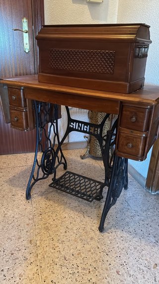 Máquina de coser Singer antigua