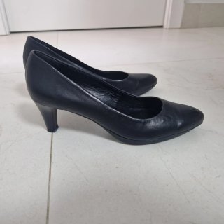 Zapatos MDB Piel Negros. Talla 39
