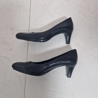 Zapatos MDB Piel Negros. Talla 39