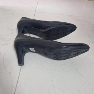 Zapatos MDB Piel Negros. Talla 39