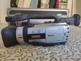Canon GL2 NTSC MiniDV 3CCD Digital Video Camcorder