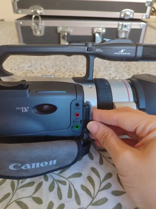 Canon GL2 NTSC MiniDV 3CCD Digital Video Camcorder