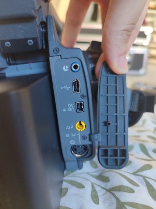 Canon GL2 NTSC MiniDV 3CCD Digital Video Camcorder