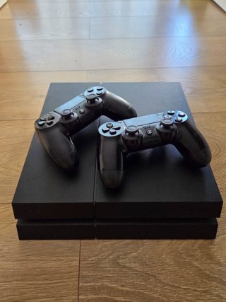 PS4 500 GB + 2 mandos DualShock 4 — CUH-1216A