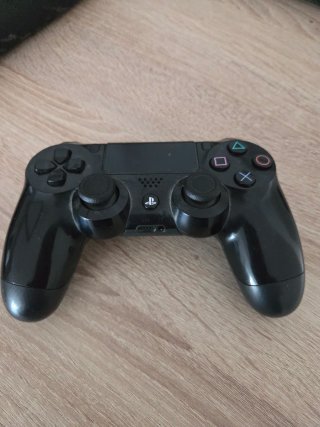 PS4 500 GB + 2 mandos DualShock 4 — CUH-1216A
