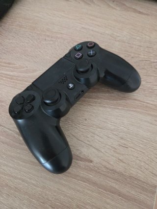 PS4 500 GB + 2 mandos DualShock 4 — CUH-1216A