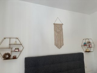 Estante hexagonal decorativo dorado