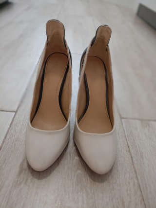 Zapatos tacón Zara Talla 37 beige/gris