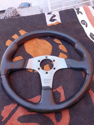 Volante Momo