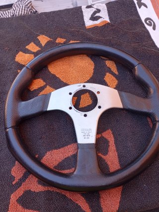 Volante Momo