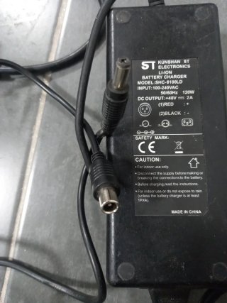 Cargador patinete eléctrico