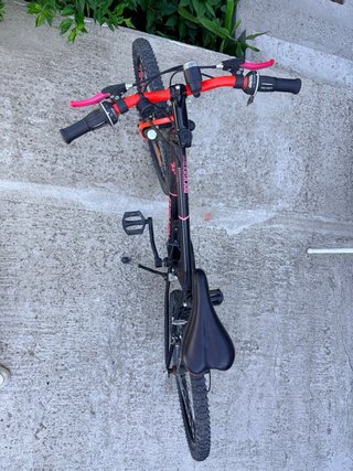 Bicicleta B'TWIN Negra y Roja para niños
