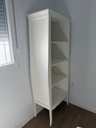 Estantería blanca de madera