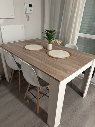 Mesa de comedor moderna