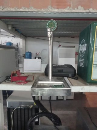 Enfriador con grifo en buen estado y función