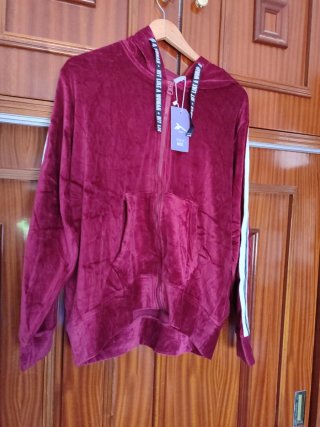 Chándal terciopelo rojo y blanco