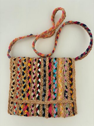 Bolso artesanal de yute multicolor
