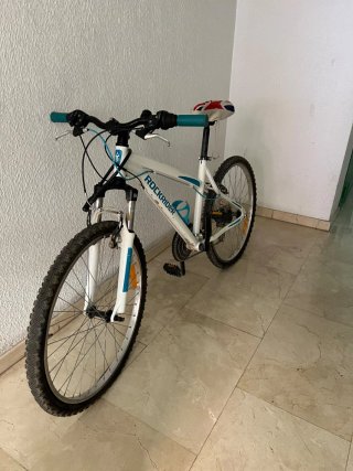 Bicicleta RockRider Blanca y Azul