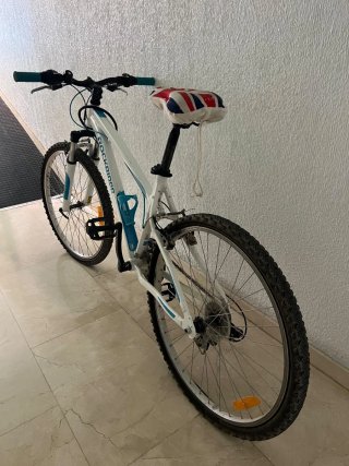 Bicicleta RockRider Blanca y Azul