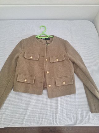 Chaqueta Zara Beige Talla S. Verde musgo