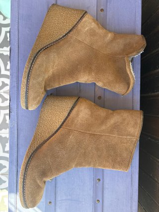 Botines de ante con cuña