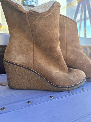 Botines de ante con cuña