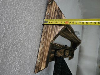 Perchero rústico de madera con reloj