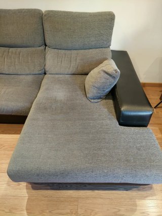 Sofá chaise longue gris y negro
