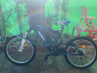 Bicicleta de montaña negra