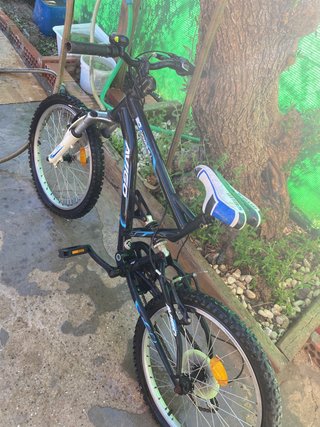 Bicicleta de montaña negra