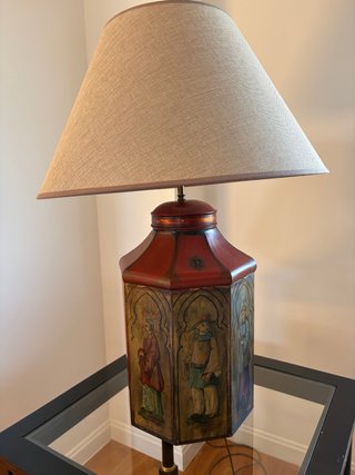 Lámpara de mesa antigua decorada grande