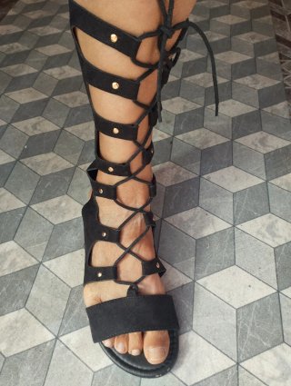 Sandalias gladiador negras con cordones+ playeros
