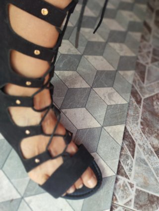 Sandalias gladiador negras con cordones+ playeros