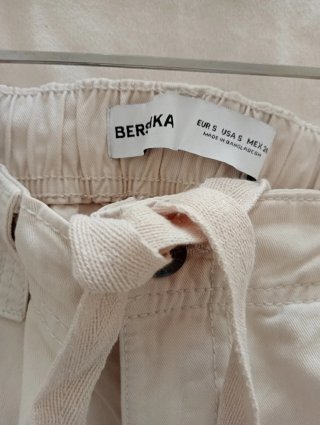 Shorts cargo beige mujer