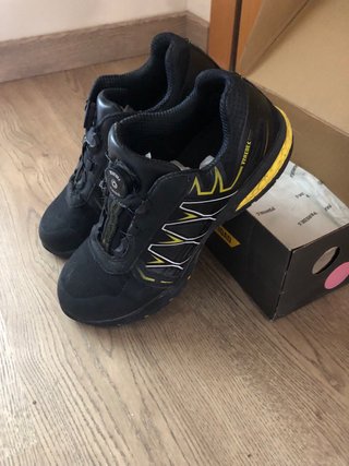 Zapatos de seguridad Paredes negros y amarillos