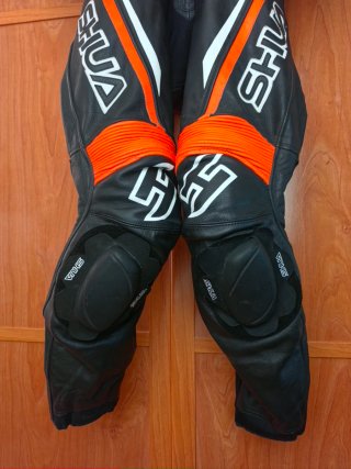 Mono de moto Shua Negro/Naranja Talla 52
